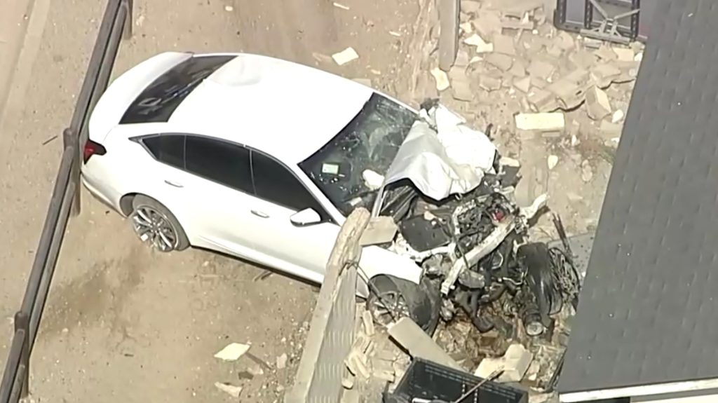 Καταδίωξη στην Καλιφόρνια κατέληξε σε θανατηφόρο τροχαίο – Νεκρός ο οδηγός μετά από σύγκρουση σε σπίτι