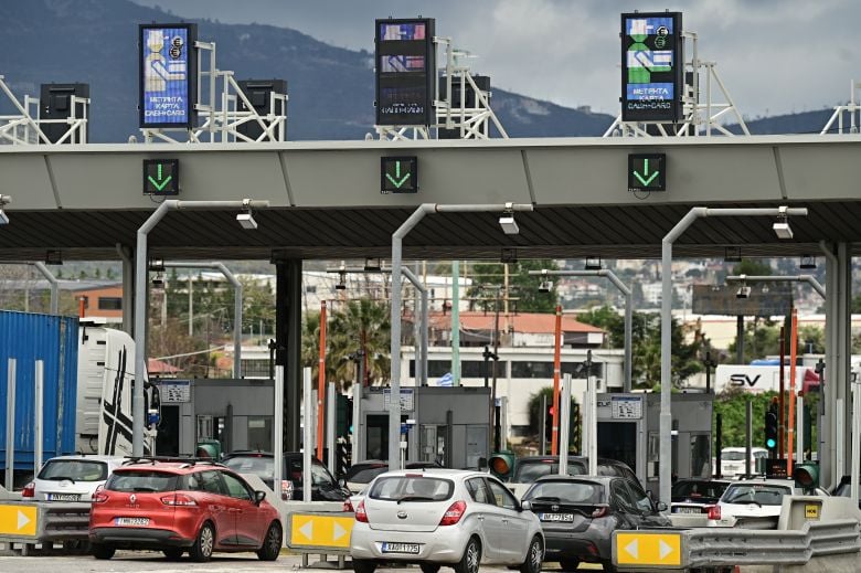 Πάνω από 84 χιλιάδες οχήματα έφυγαν από την Αττική μέχρι το απόγευμα της Μεγάλης Πέμπτης