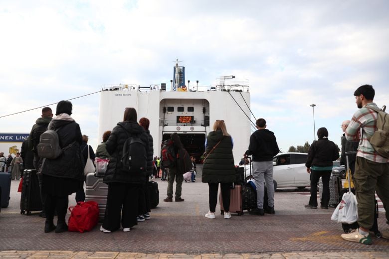 Συνεχίζεται η έξοδος των εκδρομέων από τα λιμάνια της Αττικής