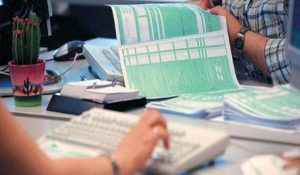 Εφορία: Χρεωστικά εκκαθαριστικά με μέσο φόρο 1.070 ευρώ – Τι δείχνουν οι πρώτες 588.800 δηλώσεις – Άνοιξε η εφαρμογή για τις τροποποιητικές