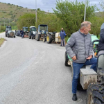 Διαμαρτυρία στον οδικό κόμβο Λάρισας Συκουρίου για τα φερτά υλικά Daniel