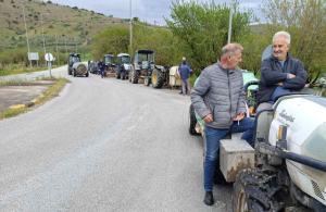 Διαμαρτυρία στον οδικό κόμβο Λάρισας Συκουρίου για τα φερτά υλικά Daniel