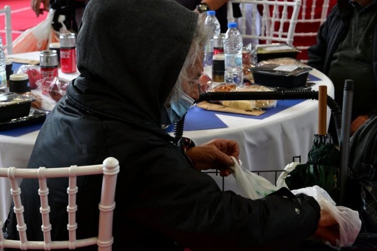 Πασχαλινά Γεύματα Αγάπης από τον δήμο Αθηναίων σε άστεγους και ευάλωτους πολίτες
