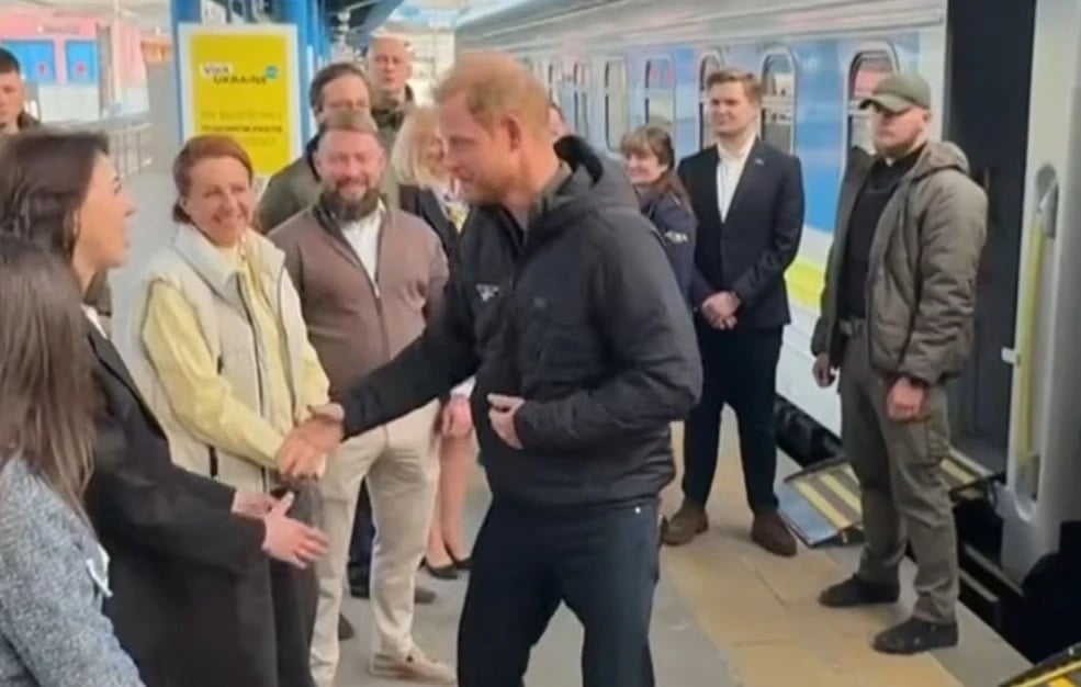 Αιφνιδιαστική επίσκεψη πραγματοποίησε ο πρίγκιπας Χάρι στο Κίεβο