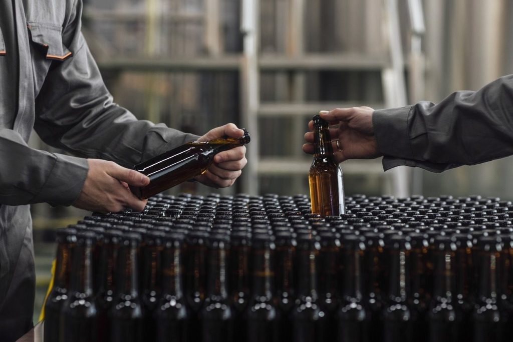 Αυξάνει τους δασμούς σε εισαγωγές αλκοολούχων από «μη φιλικές» χώρες η Ρωσία