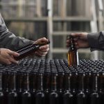 Αυξάνει τους δασμούς σε εισαγωγές αλκοολούχων από «μη φιλικές» χώρες η Ρωσία