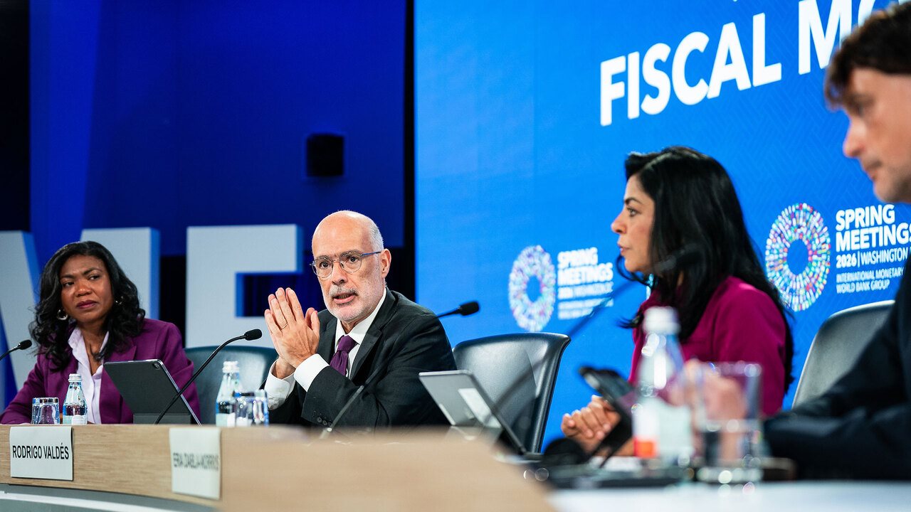 Εκτίναξη παγκόσμιου χρέους λόγω Μέσης Ανατολής βλέπει το ΔΝΤ