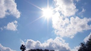 Αίθριος καιρός με πρόσκαιρες νεφώσεις και άνοδο της θερμοκρασίας