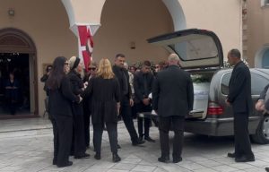 Θρήνος στην κηδεία της 19χρονη στο Αργοστόλι – Τι υποστήριξαν οι τρεις συλληφθέντες