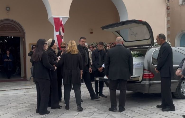 Θρήνος στην κηδεία της 19χρονη στο Αργοστόλι – Τι υποστήριξαν οι τρεις συλληφθέντες