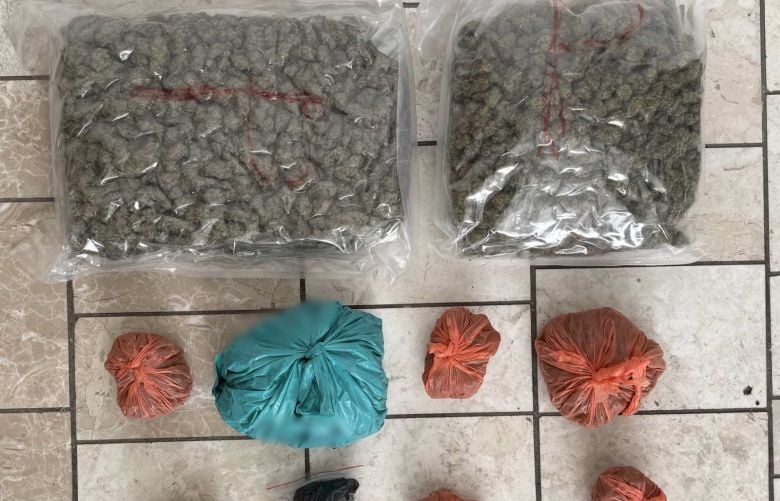 Χειροπέδες σε τέσσερα μέλη εγκληματικής οργάνωσης διακίνησης ναρκωτικών στην Λαμία