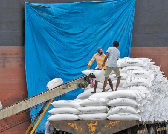 Πώς ο πόλεμος στο Ιράν απειλεί τις προμήθειες λιπασμάτων και την επισιτιστική ασφάλεια