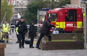 Ο ύποπτος της επίθεσης με μαχαίρι στο Λονδίνο έχει βίαιο παρελθόν και προβλήματα ψυχικής υγείας