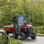 Με τα νέα μοντέλα της σειράς MF 2M και το MF 1E.40 ανανεώνει τη γκάμα ελκυστήρων μικρών διαστάσεων της η Massey Ferguson. Τα καινούργια μοντέλα αντικαθιστούν τα MF 1750 E και MF 1755 E και προορίζονται για παραγωγούς που ψάχνουν μια οικονομική επιλογή.