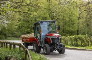 Με τα νέα μοντέλα της σειράς MF 2M και το MF 1E.40 ανανεώνει τη γκάμα ελκυστήρων μικρών διαστάσεων της η Massey Ferguson. Τα καινούργια μοντέλα αντικαθιστούν τα MF 1750 E και MF 1755 E και προορίζονται για παραγωγούς που ψάχνουν μια οικονομική επιλογή.