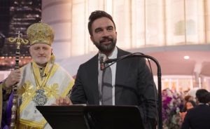 «Καλή Ανάσταση» ευχήθηκε στα ελληνικά ο Ζόραν Μαμντανί στον Ελπιδοφόρο