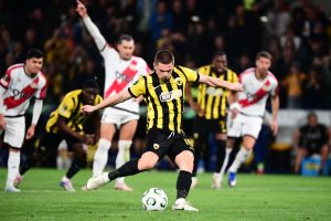 Conference League: «Άγγιξε» το θαύμα (3-1) η ΑΕΚ, αλλά την πρόκριση πήρε η Ράγιο Βαγιεκάνο