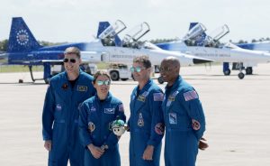 Ο μονογονέας διοικητής, ο Καναδός με τα μενταγιόν, η μοναδική γυναίκα και ο πρώτος μαύρος στη Σελήνη: Ποιοι είναι οι 4 της Artemis II και τι θα πάρουν μαζί τους