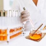 Στο μικροσκόπιο μελέτης του ΑΠΘ οι ενδείξεις υγείας του μελιού