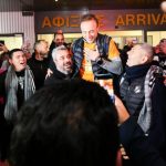 «Έριξαν τα τείχη» στο αεροδρόμιο του Ηρακλείου για τον Κυπελλούχο Ελλάδας ΟΦΗ – Απόλυτη αποθέωση για παίκτες και Κόντη