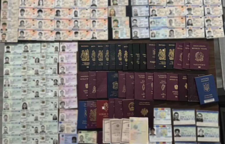 Εξαρθρώθηκε κύκλωμα που διακινούσε πλαστά έγγραφα στην Αθήνα