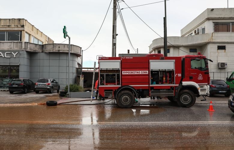 Πάνω από 750 κλήσεις δέχθηκε η Πυροσβεστική μόνο στην Αττική για βοήθεια στην κακοκαιρία