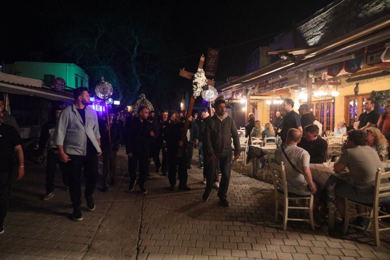 Τα έθιμα του Πάσχα που ξεχωρίζουν στα Δωδεκάνησα και στις Κυκλάδες