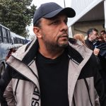 Με ασθενοφόρο αποχώρησε ο Πάνος Ρούτσι από το δικαστήριο – Για αστυνομική βία κάνει λόγο η Κωνσταντοπούλου