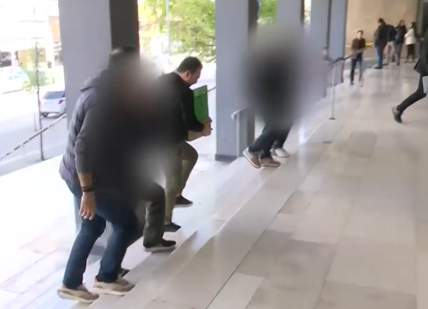 Θεσσαλονίκη: Σύλληψη δύο εφοριακών- Παρακολουθούσαν για μήνες τα τηλέφωνά τους - ertnews.gr