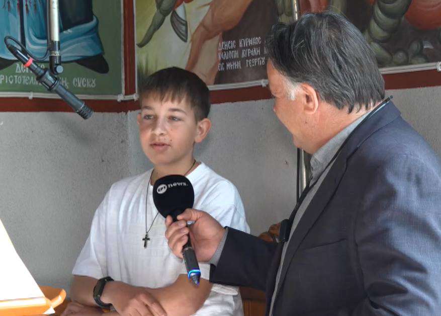 Σέρρες: Αυτοδίδακτος 15χρονος ψάλτης μαγεύει με τις ψαλμωδίες του ιερείς και πιστούς