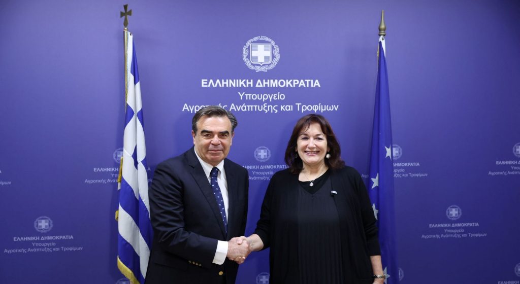 Επίσκεψη της Επιτρόπου Σούιτσα: Συνάντηση με Σχοινά για Μεσόγειο, πρωτογενή τομέα και Μέση Ανατολή • Έλληνας Αγρότης