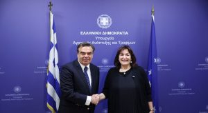 Επίσκεψη της Επιτρόπου Σούιτσα: Συνάντηση με Σχοινά για Μεσόγειο, πρωτογενή τομέα και Μέση Ανατολή • Έλληνας Αγρότης