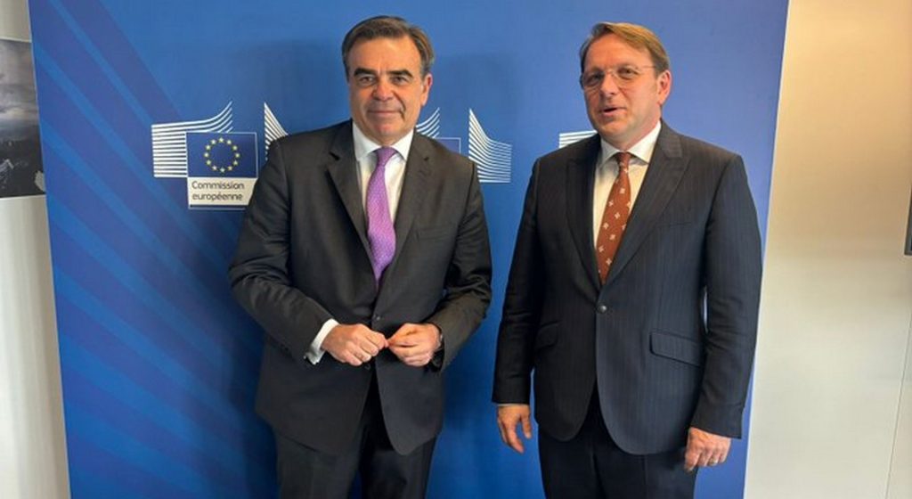 Συνάντηση Σχοινά - Βαρχέλι: Η Κομισιόν στηρίζει τις ενέργειες της κυβέρνησης στη Λέσβο - Διαδηλώνουν οι κτηνοτρόφοι • Έλληνας Αγρότης