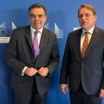Συνάντηση Σχοινά - Βαρχέλι: Η Κομισιόν στηρίζει τις ενέργειες της κυβέρνησης στη Λέσβο - Διαδηλώνουν οι κτηνοτρόφοι • Έλληνας Αγρότης