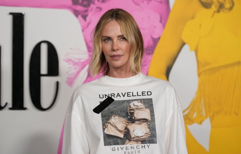 Συγκλονίζει η Σαρλίζ Θερόν για την στιγμή που η μητέρα σκότωσε τον πατέρα της: «Τον πυροβόλησε πριν μας σκοτώσει»