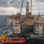 Σχέδιο για απελευθέρωση αποθεμάτων πετρελαίου εξετάζει η Κομισιόν