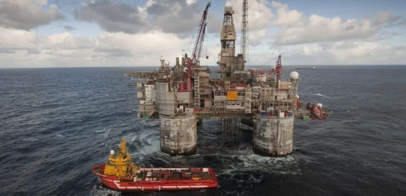 Σχέδιο για απελευθέρωση αποθεμάτων πετρελαίου εξετάζει η Κομισιόν