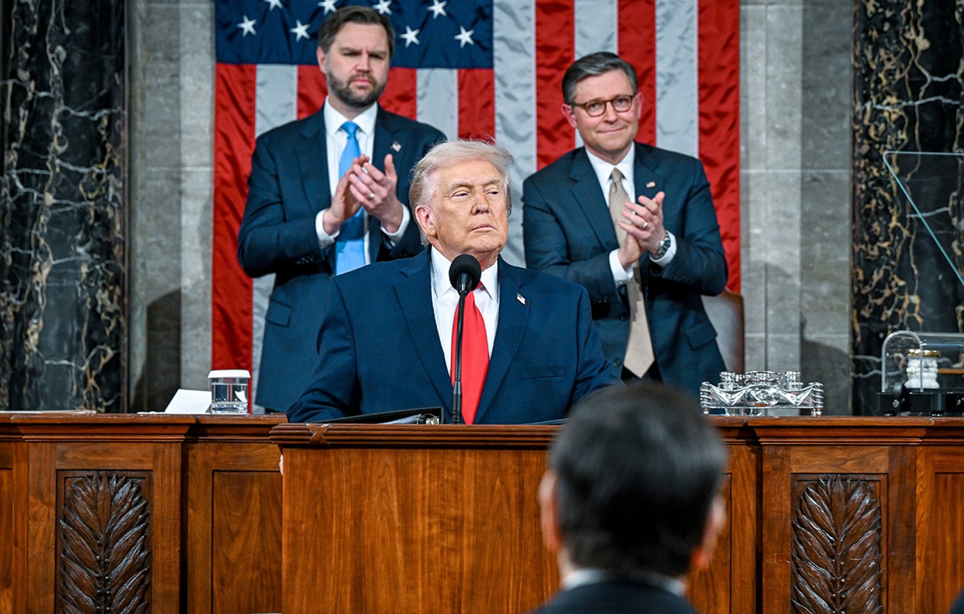 Ο φόβος της κυβέρνησης Τραμπ οδηγεί αριστερούς Αμερικανούς να αγοράζουν και να εκπαιδεύονται σε όπλα