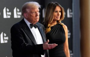 Η Μελάνια Τραμπ καλεί το ABC να «τιμωρήσει» τον Τζίμι Κίμελ