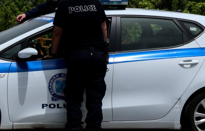 Σύλληψη αστυνομικού μετά από καταγγελία κρατούμενης για γενετήσιες πράξεις κατά τη διάρκεια μεταγωγής