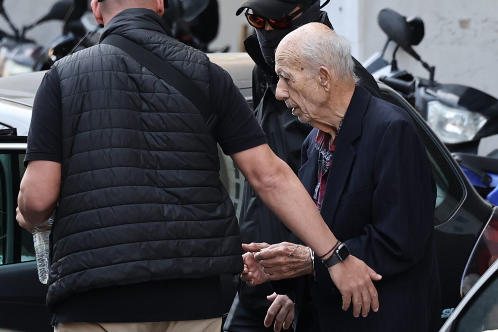 Δικηγόρος 89χρονου που άνοιξε πυρ σε ΕΦΚΑ και Εφετείο στο ΕΡΤnews: Η προσωρινή κράτηση θέτει σε κίνδυνο την υγεία και τη ζωή του - ertnews.gr
