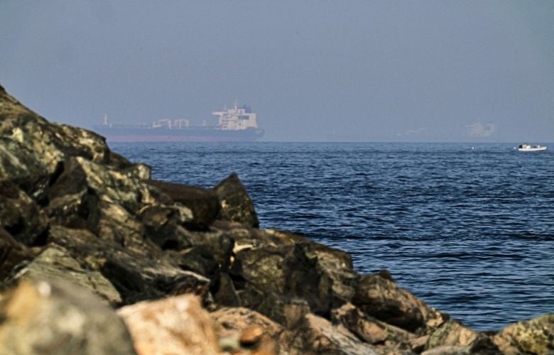 Στις φλόγες νοτιοκορεατικό εμπορικό πλοίο στην περιοχή του Ορμούζ – Ερευνάται αν δέχτηκε επίθεση